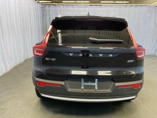 2025 Volvo XC40 B5 Core Bright Theme