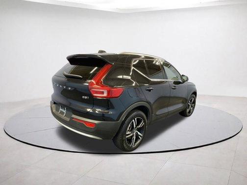 2025 Volvo XC40 B5 Core Bright Theme