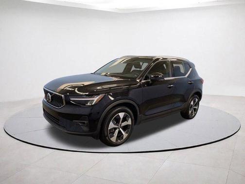 2025 Volvo XC40 B5 Plus Bright Theme