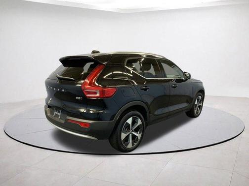 2025 Volvo XC40 B5 Plus Bright Theme