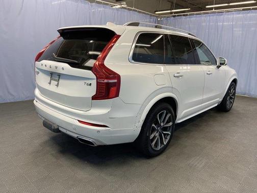 2016 Volvo XC90 T6 Momentum