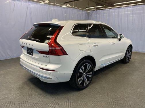 2023 Volvo XC60 B5 Plus Bright Theme