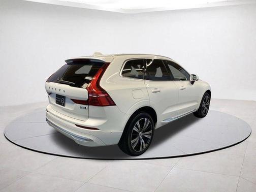 2023 Volvo XC60 B5 Plus Bright Theme