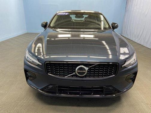 2024 Volvo S60 B5 Core Dark Theme
