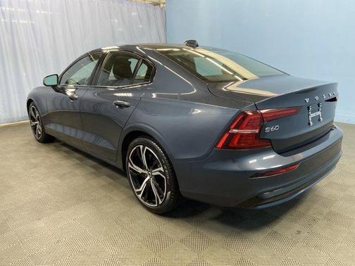 2024 Volvo S60 B5 Core Dark Theme