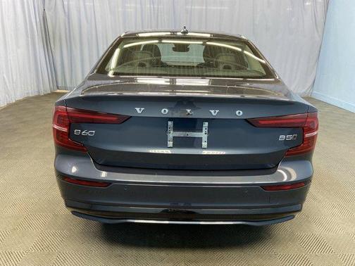 2024 Volvo S60 B5 Core Dark Theme