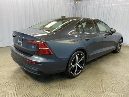 2024 Volvo S60 B5 Core Dark Theme