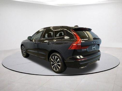 2025 Volvo XC60 B5 Core