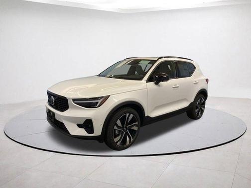 2026 Volvo XC40 B5 Ultra