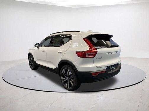2026 Volvo XC40 B5 Ultra