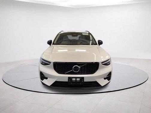 2026 Volvo XC40 B5 Ultra