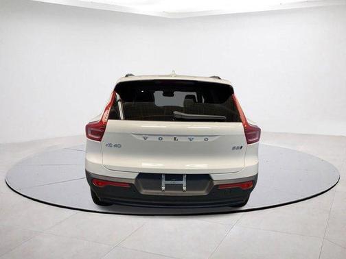 2026 Volvo XC40 B5 Ultra