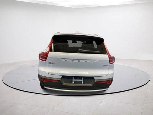 2025 Volvo XC40 B5 Plus Bright Theme