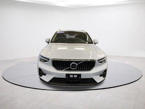 2025 Volvo XC40 B5 Plus Bright Theme