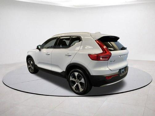 2025 Volvo XC40 B5 Plus Bright Theme