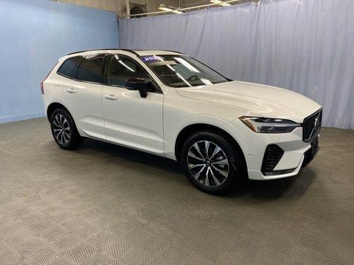 2025 Volvo XC60 B5 Plus