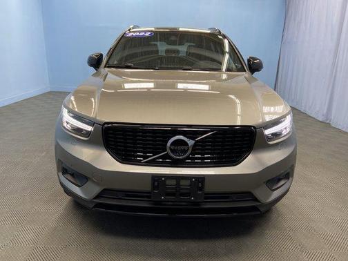 2022 Volvo XC40 T5 R-Design