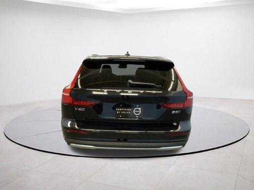 2025 Volvo V60 Cross Country B5 Plus