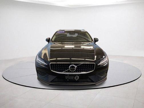 2025 Volvo V60 Cross Country B5 Plus