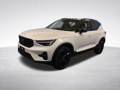Crystal White 2026 Volvo XC40 B5 Ultra Black Edition