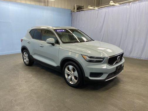 2019 Volvo XC40 T5 Momentum