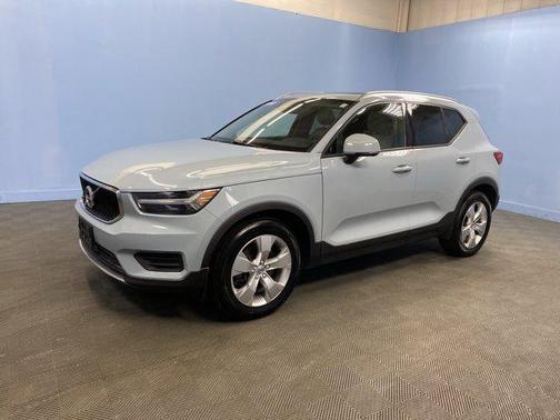 2019 Volvo XC40 T5 Momentum