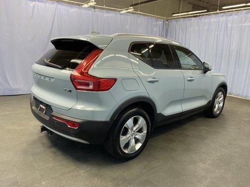 2019 Volvo XC40 T5 Momentum