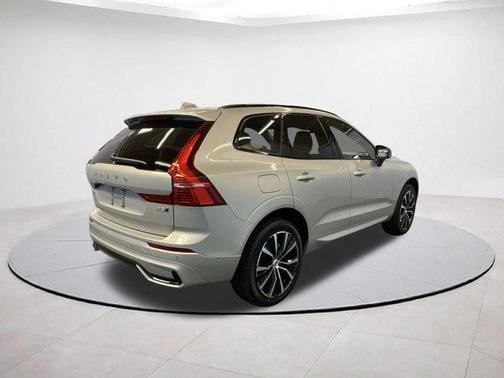 2025 Volvo XC60 B5 Plus