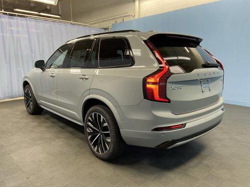 2026 Volvo XC90 B6 Ultra Dark Theme 6-Seater