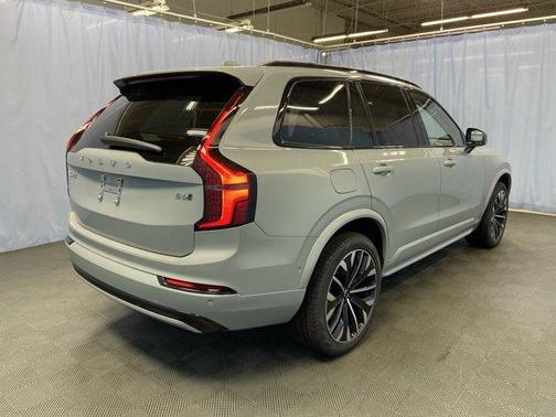 2026 Volvo XC90 B6 Ultra Dark Theme 6-Seater