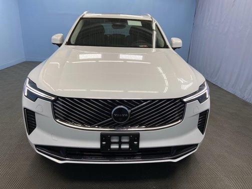 2025 Volvo XC90 B6 Plus 7-Seater