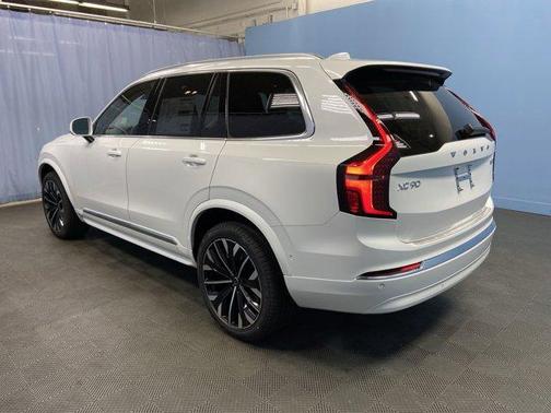 2025 Volvo XC90 B6 Plus 7-Seater