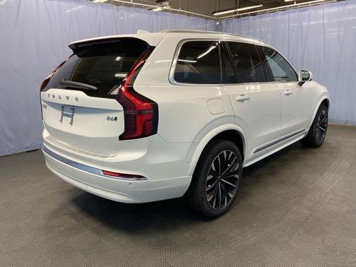 2025 Volvo XC90 B6 Plus 7-Seater
