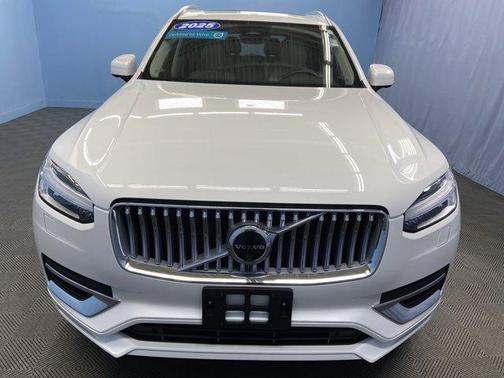 2025 Volvo XC90 B5 Plus