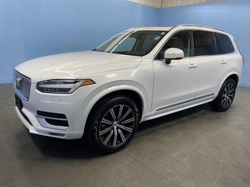 2025 Volvo XC90 B5 Plus