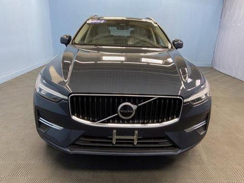 2022 Volvo XC60 B5 Momentum