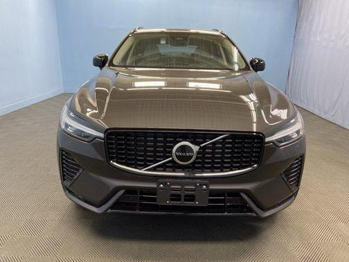 2025 Volvo XC60 B5 Core