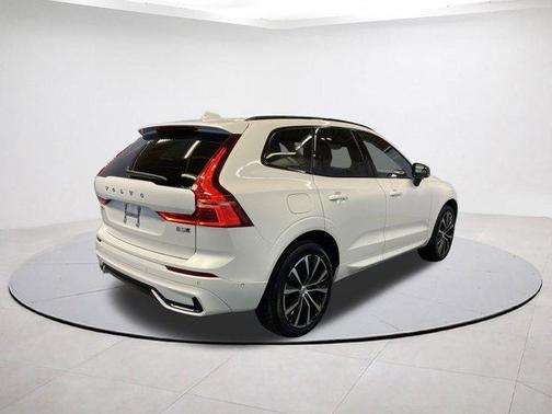 2025 Volvo XC60 B5 Plus