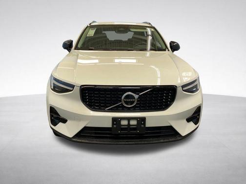 Crystal White 2026 Volvo XC40 B5 Plus