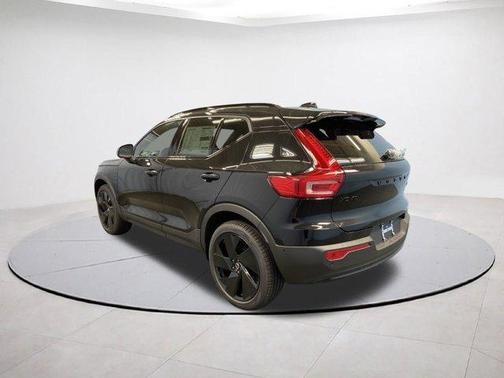 2026 Volvo XC40 B5 Ultra Black Edition