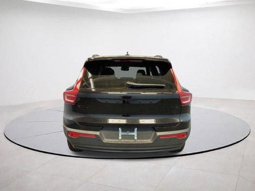 2026 Volvo XC40 B5 Ultra Black Edition
