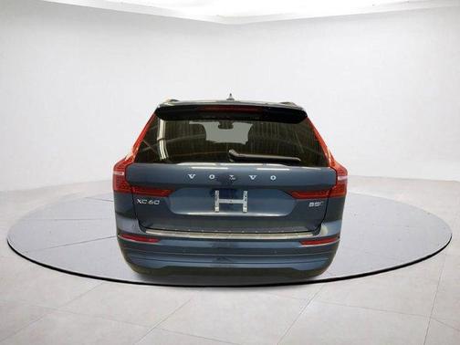 2022 Volvo XC60 B5 Momentum