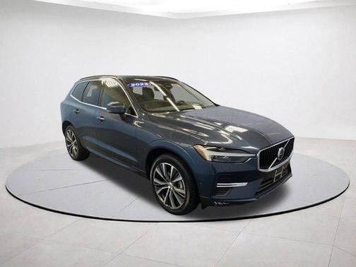 2022 Volvo XC60 B5 Momentum