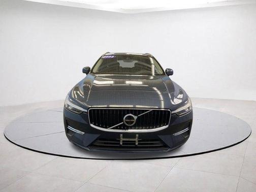 2022 Volvo XC60 B5 Momentum