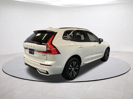 2025 Volvo XC60 B5 Core