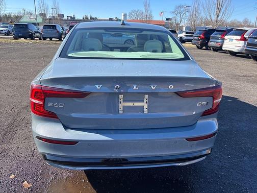 2024 Volvo S60 B5 Plus Dark Theme