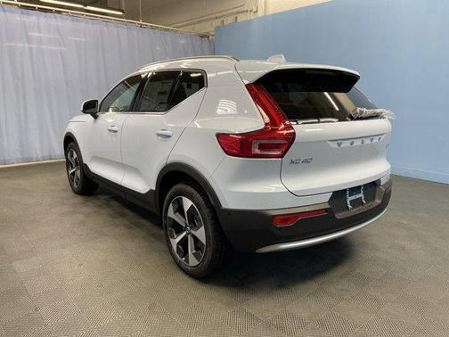 2025 Volvo XC40 B5 Plus Bright Theme