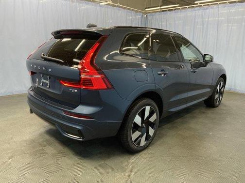 2025 Volvo XC60 Plug-In Hybrid T8 Plus