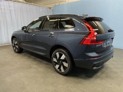 2025 Volvo XC60 Plug-In Hybrid T8 Plus