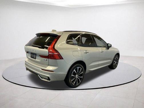 2025 Volvo XC60 B5 Plus